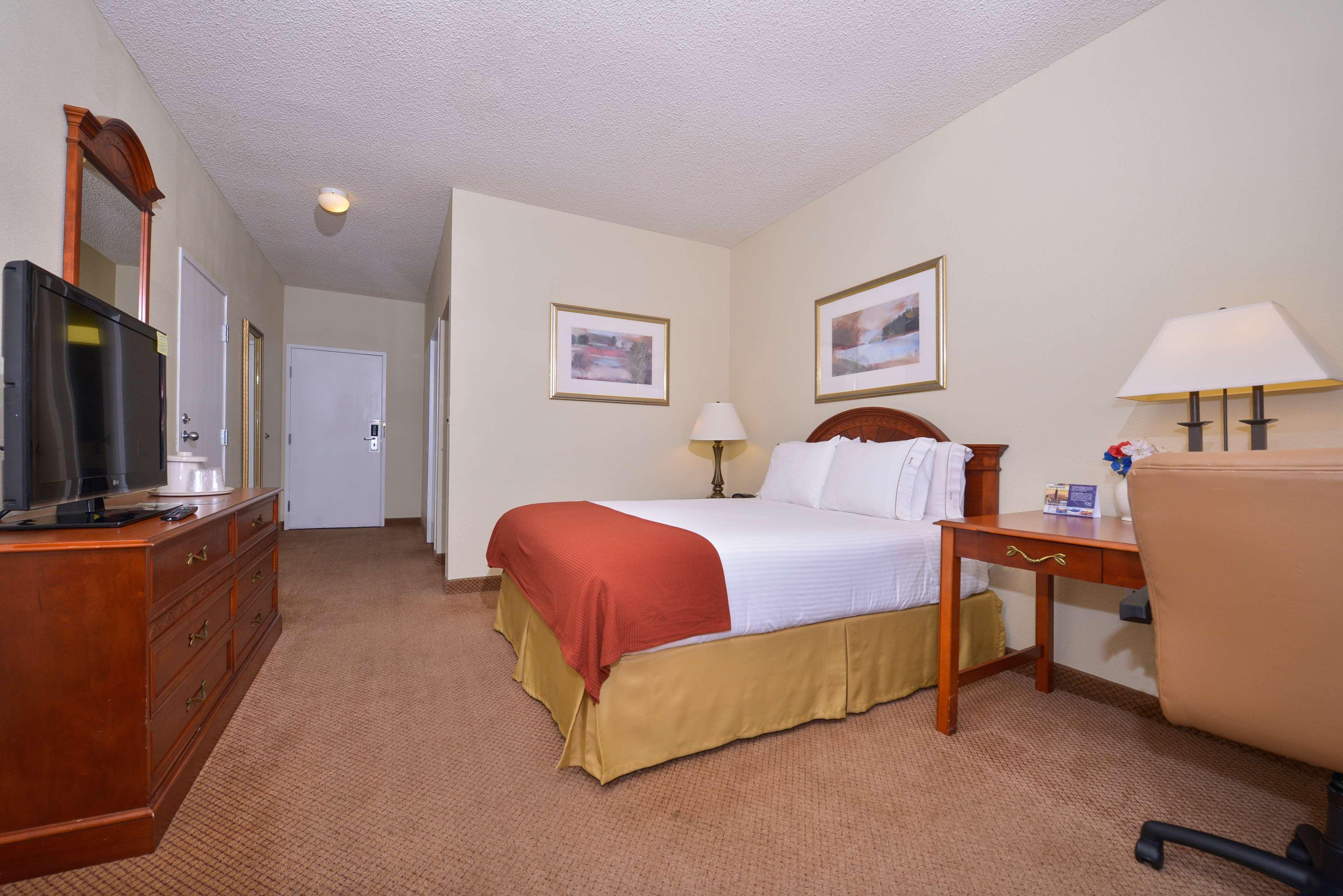 Baymont Inn & Suites By Wyndham Holbrook Exterior photo